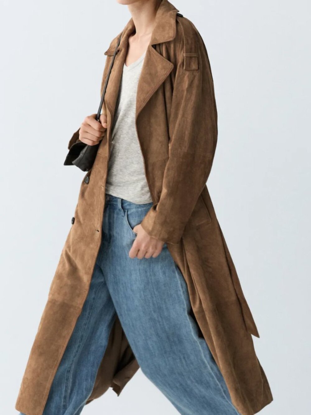 Massimo dutti suede caot in camel color.Pristine condition. 100% goat leather.